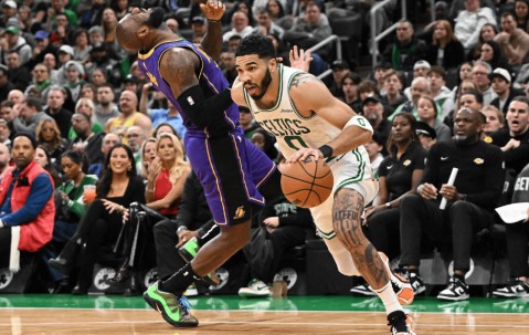 -塔图姆爆冷击败RNG，战术调整引爆全场！的简单介绍