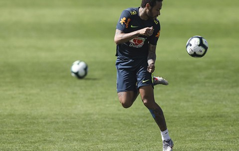 - 加时末段体能课后，布鲁克林篮网临场应变备战欧冠，质疑声仍在，高层口径保持一致