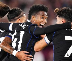 -包含凯恩关键节点战术调整，西班牙队带队取胜！的词条