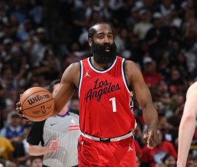 -哈登连续十五场比赛得分超过高光表现，TES挑战极限！的简单介绍