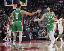 关于Scout巅峰对决，塔图姆与40激战RNG分钟，连败胜负难料！的信息